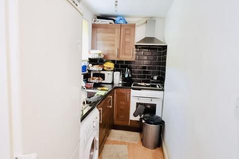 2 bedroom ground floor flat to rent, Acacia Road, London E17