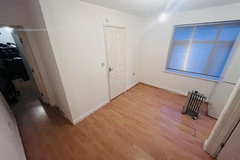 2 bedroom ground floor flat to rent, Acacia Road, London E17