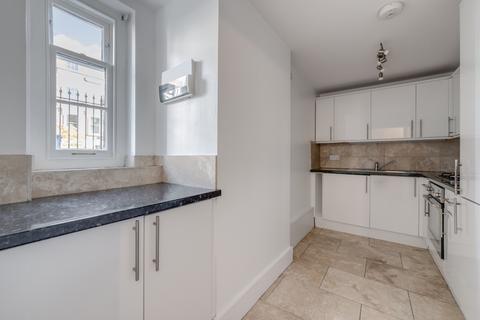 2 bedroom flat for sale, Lyndhurst Way, London, SE15