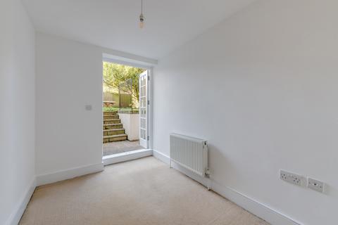 2 bedroom flat for sale, Lyndhurst Way, London, SE15