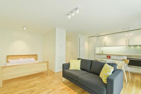 Studio to rent, Clipstone Street, Fitzrovia, London