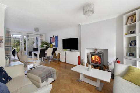 17 Forest Road, Paddock Wood, Tonbridge, TN12 6JU