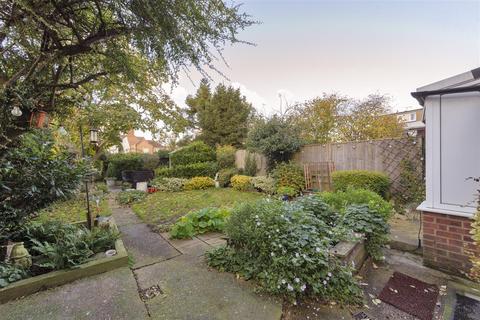17 Forest Road, Paddock Wood, Tonbridge, TN12 6JU