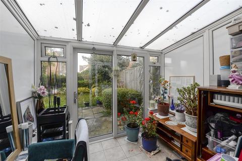 17 Forest Road, Paddock Wood, Tonbridge, TN12 6JU