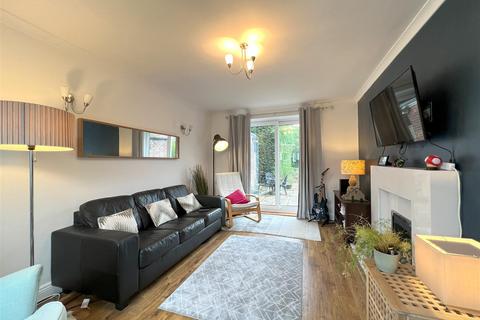 2 bedroom end of terrace house for sale, Chatsworth Avenue, Macclesfield