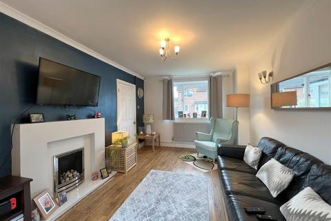 2 bedroom end of terrace house for sale, Chatsworth Avenue, Macclesfield