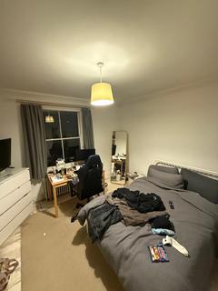 3 bedroom house share to rent, Hartington Road, London SW8