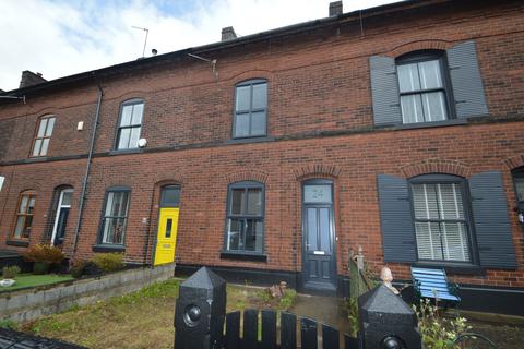 3 bedroom terraced house to rent, Clarendon Street, Whitefield, M45