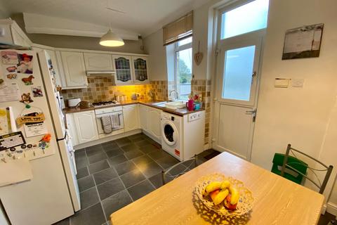 2 bedroom terraced house for sale, Highfield Road, Idle, Bradford, West Yorkshire, BD10