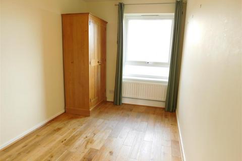 2 bedroom flat to rent, Berrylands, Surbiton