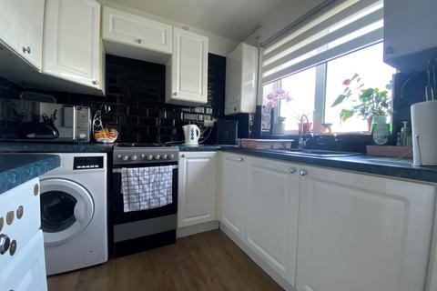 2 bedroom terraced house for sale, Penfield Grove, Clayton, Bradford, BD14