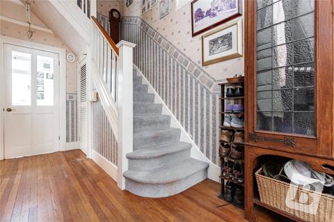 38 Champion Road, Upminster, RM14 2SZ