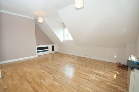 2 bedroom flat to rent, Swan Court, Newbury RG14