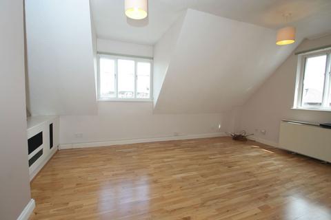 2 bedroom flat to rent, Swan Court, Newbury RG14