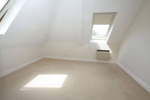 2 bedroom flat to rent, Swan Court, Newbury RG14