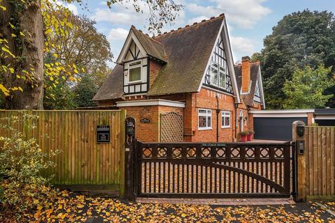 4 bedroom link detached house for sale, Kemnal Road, Chislehurst