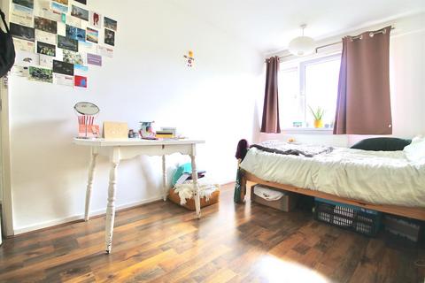 4 bedroom flat to rent, Loweswater House, London E3