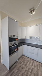 2 bedroom flat to rent, Etchingham Park Road, London N3