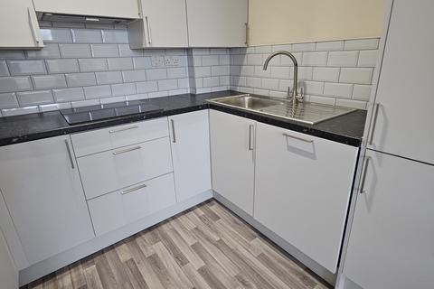 2 bedroom flat to rent, Etchingham Park Road, London N3