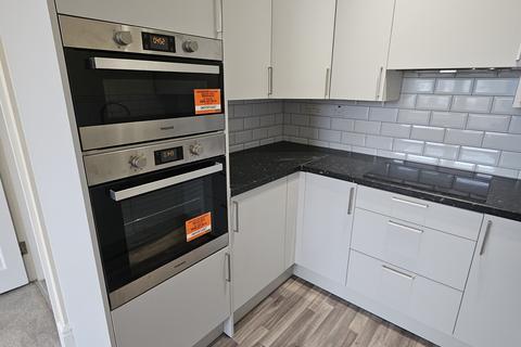 2 bedroom flat to rent, Etchingham Park Road, London N3