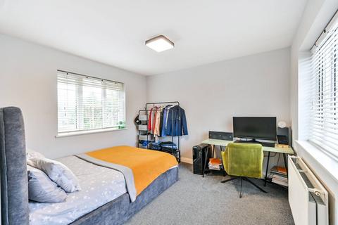 1 Killester Gardens, Worcester Park, KT4 8UA