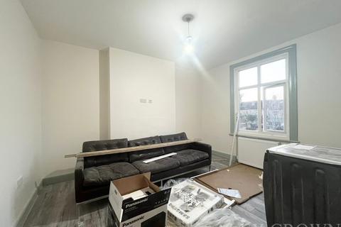 3 bedroom flat to rent, Cornwall Road, Harrow