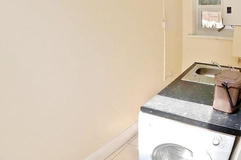 6 bedroom terraced house to rent, Cardiff CF24