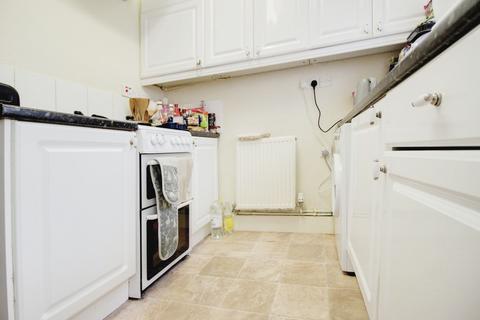 2 bedroom terraced house to rent, Radnor Street, Swindon SN1