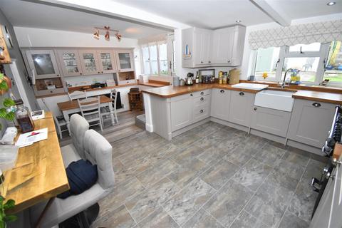 Weston Cottage Clevedon Road, Weston In Gordano, Bristol, BS20 8PU