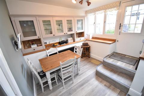 Weston Cottage Clevedon Road, Weston In Gordano, Bristol, BS20 8PU