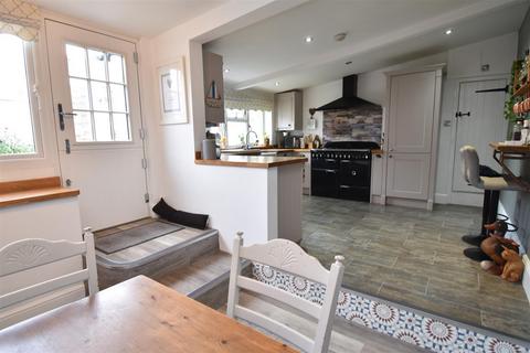 Weston Cottage Clevedon Road, Weston In Gordano, Bristol, BS20 8PU