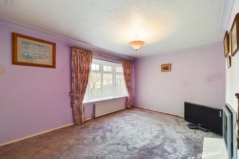 3 bedroom semi-detached house for sale, Northfield Road, Aylesbury, Buckinghamshire