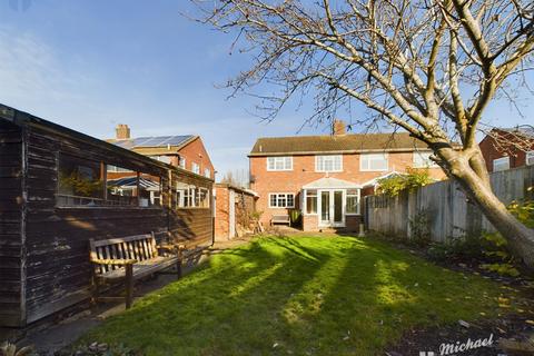 3 bedroom semi-detached house for sale, Northfield Road, Aylesbury, Buckinghamshire