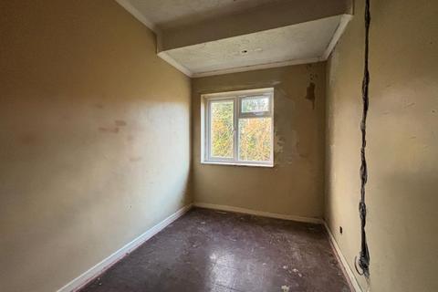 3 bedroom flat for sale, 13 Meyrick Court, Meyrick Avenue, Luton, Bedfordshire, LU1 5JP