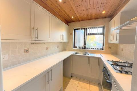 3 bedroom terraced house to rent, Tenby Close, Cambridge [Cherry Hinton], Cambridgeshire