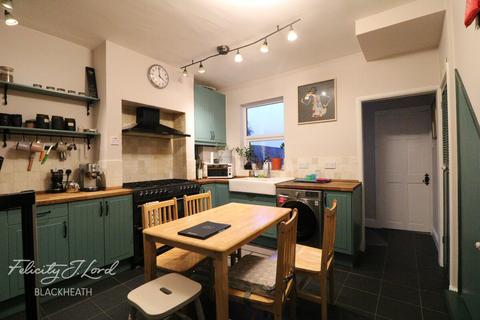 4 bedroom terraced house to rent, Tormount Road, London