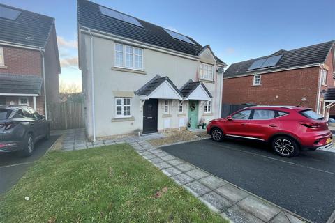 2 bedroom semi-detached house to rent, Clos Y Gwendraeth, Llanelli SA14