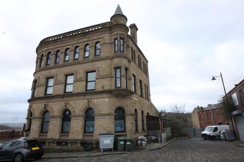 2 bedroom apartment to rent, Flat 4, Station Road, Batley