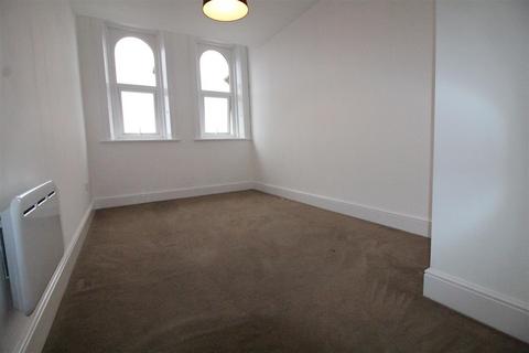 2 bedroom apartment to rent, Flat 4, Station Road, Batley