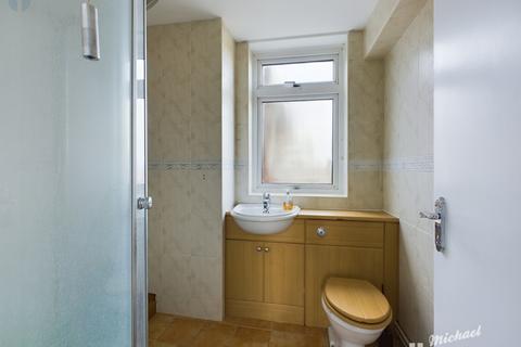 2 bedroom flat for sale, Ridgeway Court, Aylesbury, Buckinghamshire