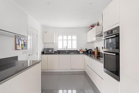 3 Eversleigh Place, Beckenham, BR3 1DF