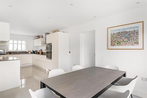 3 Eversleigh Place, Beckenham, BR3 1DF