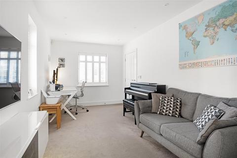 3 Eversleigh Place, Beckenham, BR3 1DF
