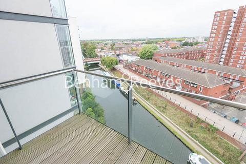 2 bedroom apartment to rent, Station Approach, Hayes UB3