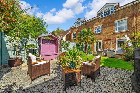 4 bedroom townhouse for sale, Burns Close, Carshalton Beeches SM5