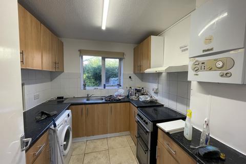 2 bedroom apartment to rent, 2 Hascombe Terrace Love Walk London SE5 8SQ