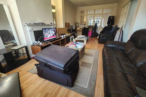 4 bedroom semi-detached house to rent, Llanvanor Road, Cricklewood