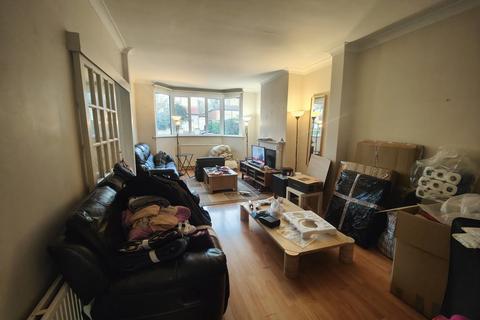 4 bedroom semi-detached house to rent, Llanvanor Road, Cricklewood