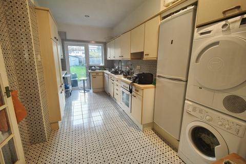 4 bedroom semi-detached house to rent, Llanvanor Road, Cricklewood