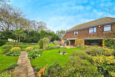 4 bedroom detached house for sale, Woodland Way, Kent CT10